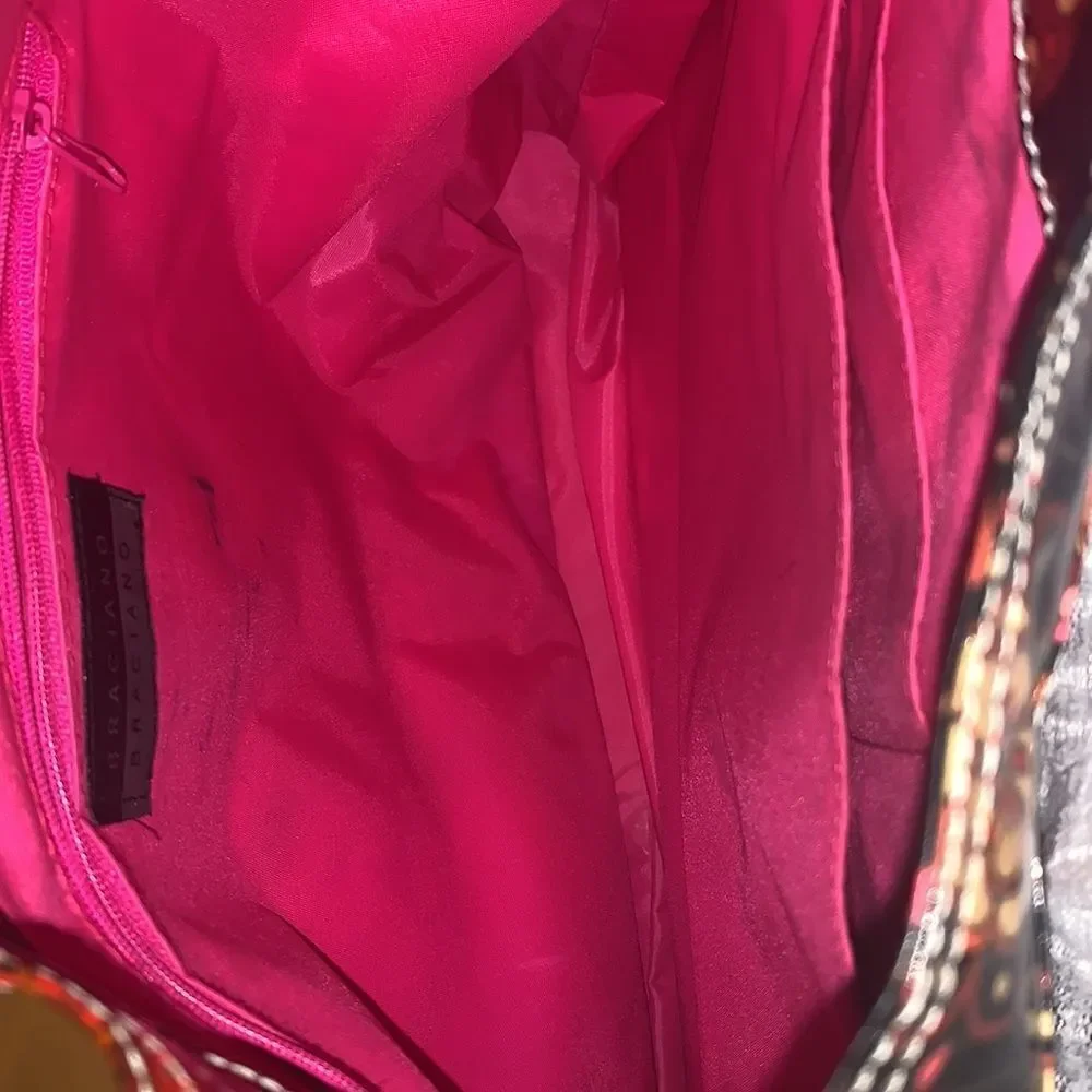 Braciano bohemian purse in vinyl with adjustable guitar shoulder strap.